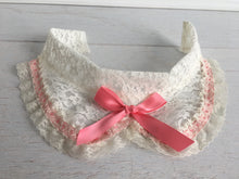 Rounded lace pink collar