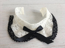 Rounded lace collar